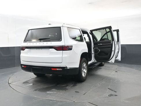 Used 2024 Jeep Wagoneer 4WD w/ Convenience Group I image 33