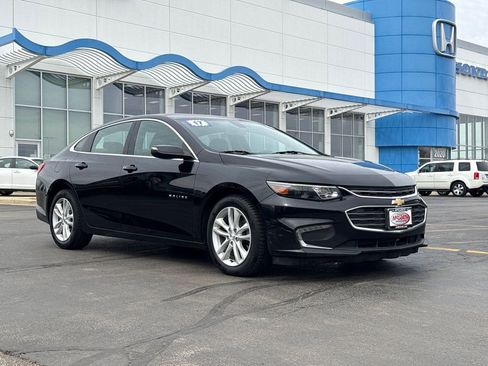 Used 2017 Chevrolet Malibu LT FWD image 3