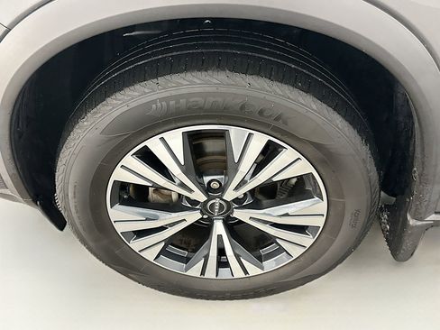 Used 2023 Nissan Rogue SV image 11