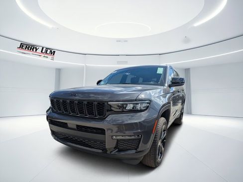 New 2025 Jeep Grand Cherokee L Limited w/ Black Appearance Package image 6