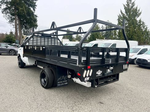 Used 2022 Ford E-450 and Econoline 450 Super Duty RWD image 5
