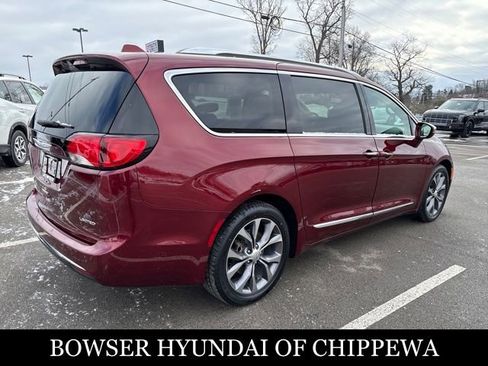 Used 2017 Chrysler Pacifica Limited image 5