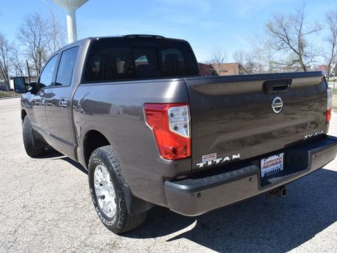 Used 2018 Nissan Titan SV w/ SV Convenience Package image 5