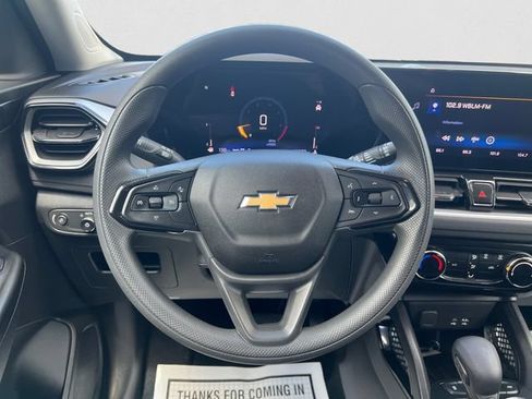 Used 2025 Chevrolet TrailBlazer LT AWD/4WD image 12