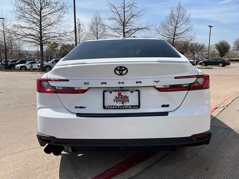 Used 2025 Toyota Camry SE w/ Convenience Package image 7