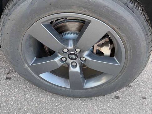 Used 2022 Land Rover Defender 110 SE image 12