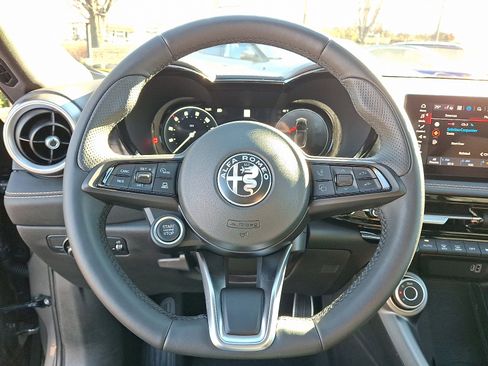 New 2025 Alfa Romeo Tonale w/ Premium Package image 16