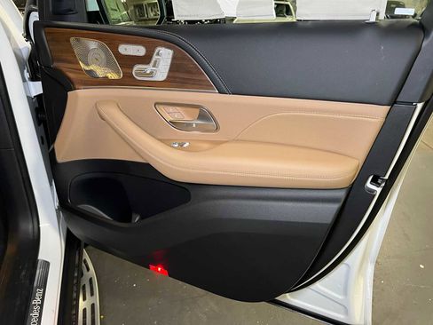 New 2025 Mercedes-Benz GLS 580 4MATIC image 10