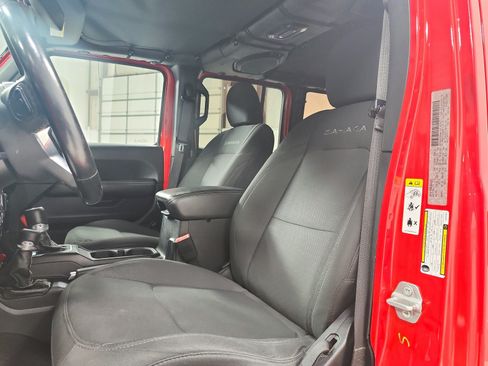 Used 2020 Jeep Wrangler Unlimited Sahara AWD/4WD image 11