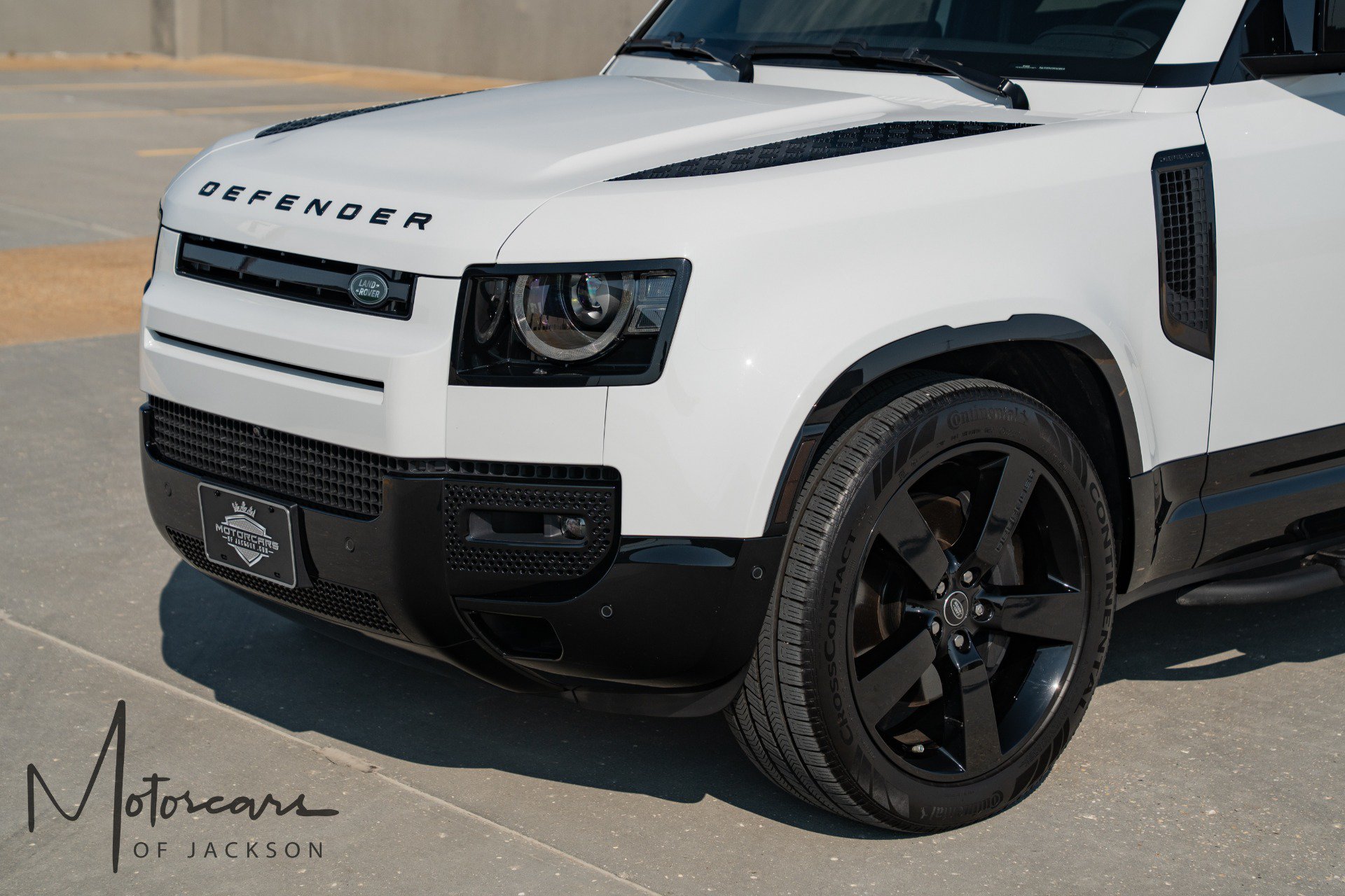 Used 2025 Land Rover Defender 130 X-Dynamic SE AWD/4WD image 37