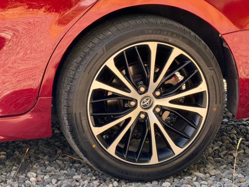 Used 2018 Toyota Camry SE w/ Protection Package (Q2) FWD image 18