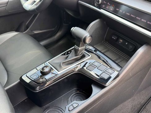 Certified 2025 Kia Sportage EX FWD image 31
