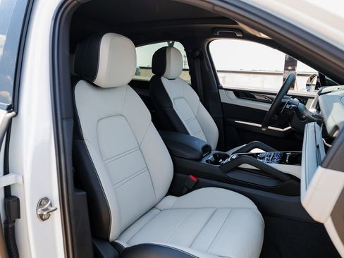 Certified 2026 Porsche Cayenne Coupe AWD/4WD image 28