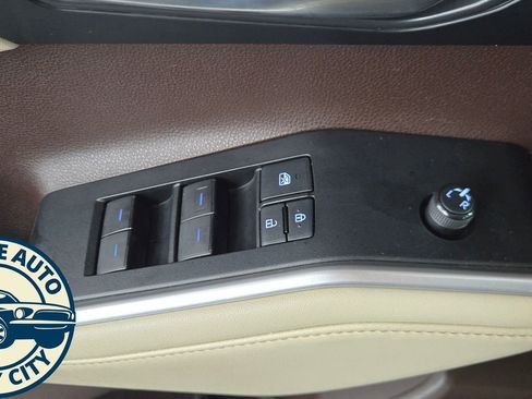 Used 2021 Toyota Highlander XLE image 26