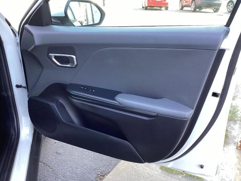 Used 2025 Kia K4 FWD image 13