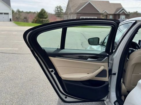 Used 2022 BMW 530i w/ Premium Package RWD image 12