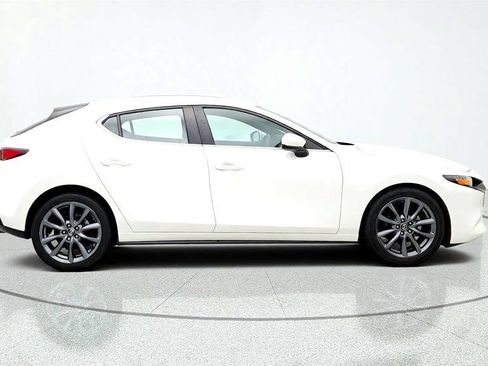 Used 2019 MAZDA MAZDA3 Hatchback FWD image 4