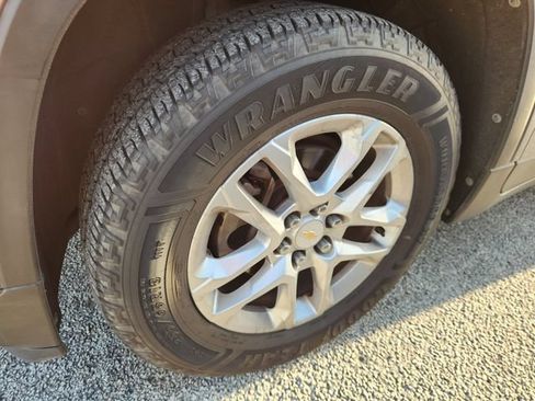 Used 2019 Chevrolet Traverse LS FWD image 9