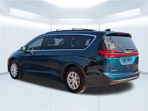 Used 2022 Chrysler Pacifica Touring-L image 4