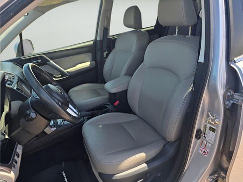 Used 2017 Subaru Forester 2.5i Limited AWD/4WD image 10