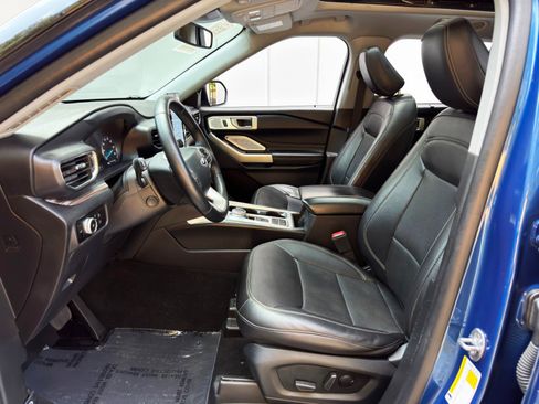 Used 2023 Ford Explorer Limited w/ Limited Technology Package RWD image 16