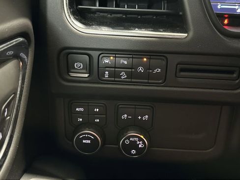 Used 2022 Chevrolet Suburban Premier AWD/4WD image 33