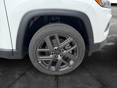 New 2026 Jeep Compass Latitude image 28