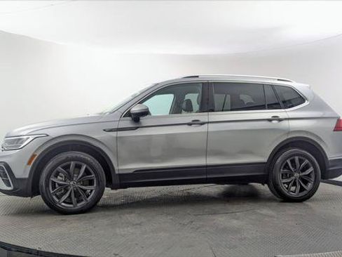Used 2023 Volkswagen Tiguan SE FWD image 3