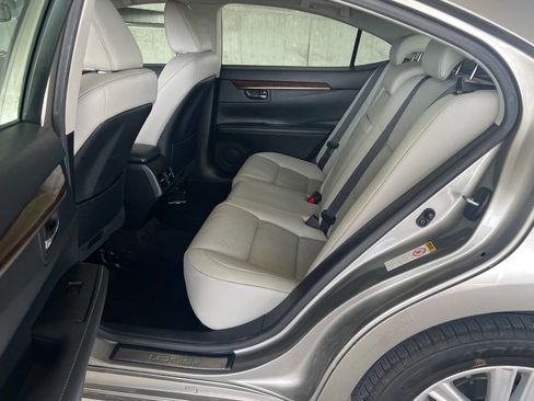 Used 2015 Lexus ES 350 w/ Premium Package FWD image 13