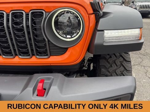 Used 2025 Jeep Gladiator Rubicon w/ Technology Group AWD/4WD image 34