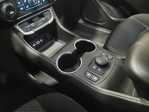 Used 2022 GMC Terrain SLE w/ Driver Convenience Package FWD image 26