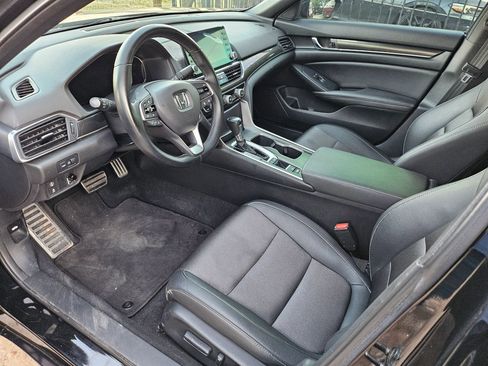 Used 2020 Nissan Sentra SR w/ Premium Package FWD image 5