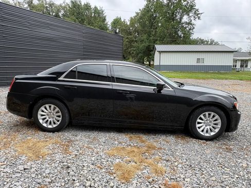 Used 2014 Chrysler 300 RWD image 7