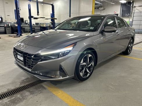 Used 2021 Hyundai Elantra Limited image 4
