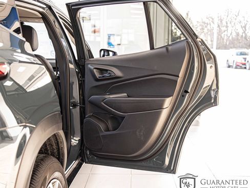 Used 2025 Chevrolet Trax LT w/ Driver Confidence Package FWD image 37