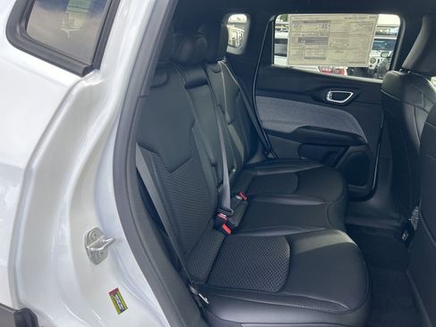 New 2026 Jeep Compass Latitude image 27