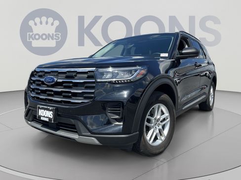 Used 2025 Ford Explorer Active AWD/4WD image 1