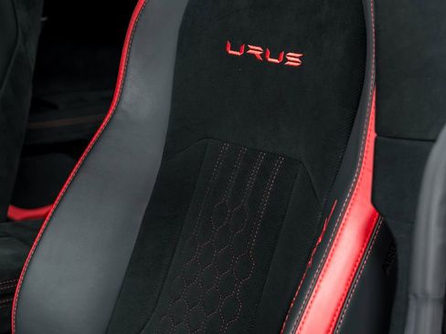 Used 2023 Lamborghini Urus Performante AWD/4WD image 22