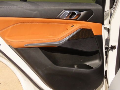 Used 2022 BMW X5 sDrive40i w/ M Sport Package image 16