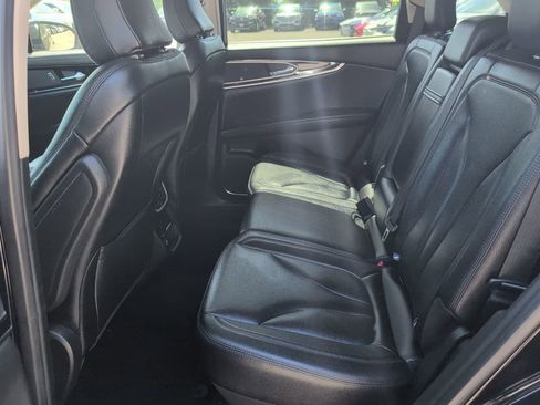 Used 2022 Lincoln Nautilus FWD w/ Premium Package image 11