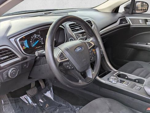 Used 2018 Ford Fusion SE image 10