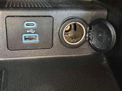 Used 2022 Ford Escape SE image 32