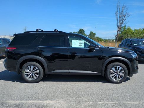 New 2026 Nissan Pathfinder SL FWD image 2