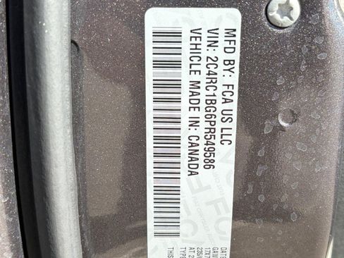 Used 2023 Chrysler Pacifica Touring-L FWD image 31