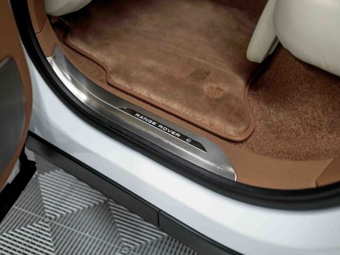 Used 2024 Land Rover Range Rover SV image 46