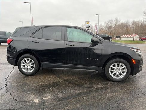 Used 2024 Chevrolet Equinox LS w/ LS Convenience Package image 2
