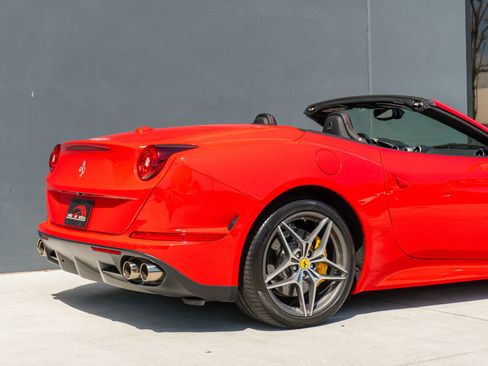 Used 2017 Ferrari California T RWD image 34