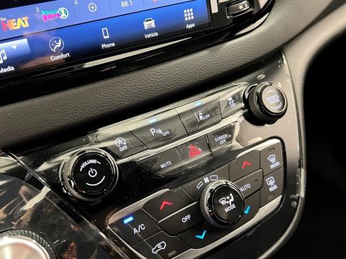 New 2026 Chrysler Voyager LX image 18