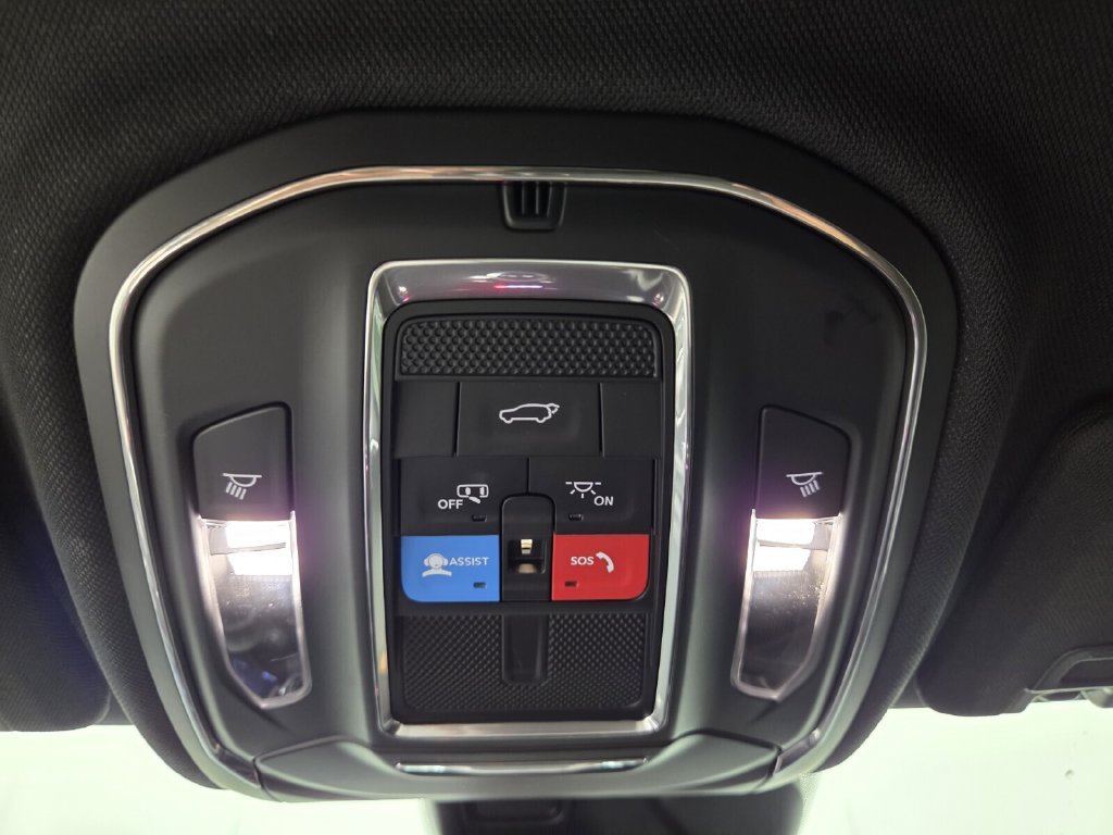 Used 2025 Jeep Grand Cherokee Limited w/ Black Appearance Package RWD image 13