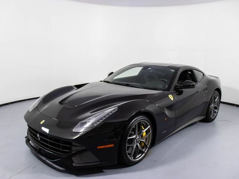 Used 2014 Ferrari F12 Berlinetta RWD image 10